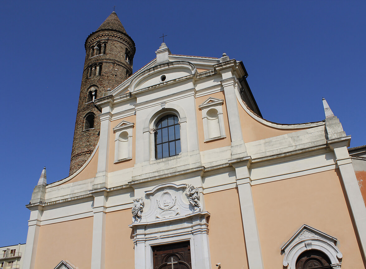 Facciata con campanile della Chiesa di San Giovanni Battista a Ravenna