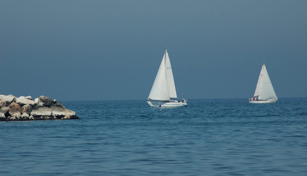 Barche a vela al mare