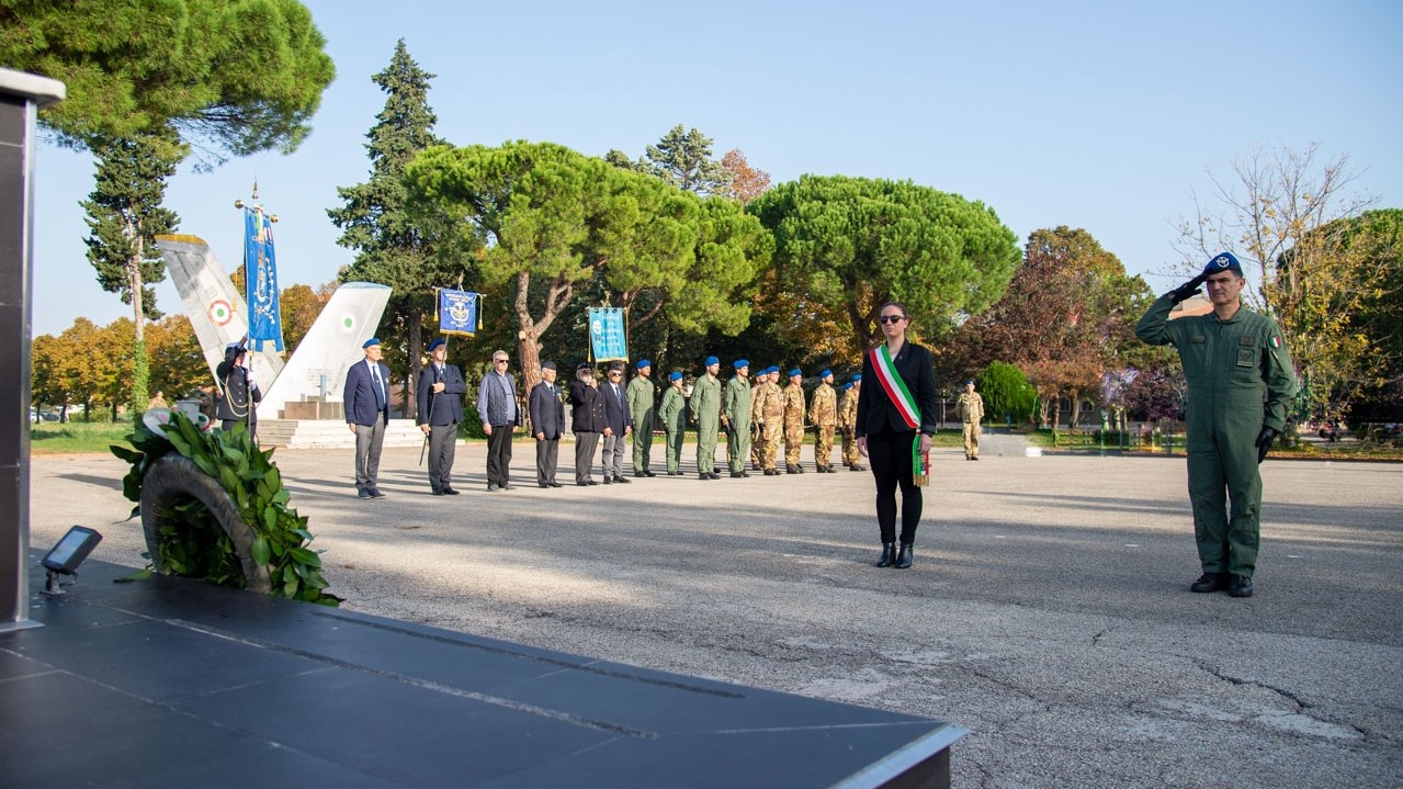 Monumento dedicato al sergente pilota Giannetto Vassura (4)