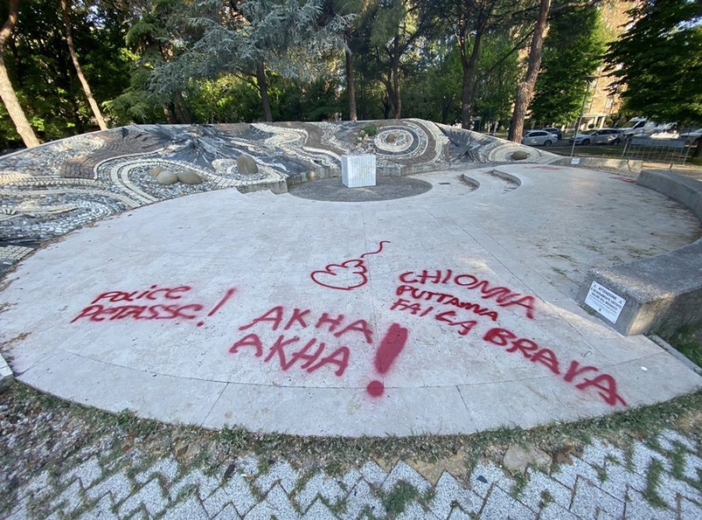atti vandalici parco della pace